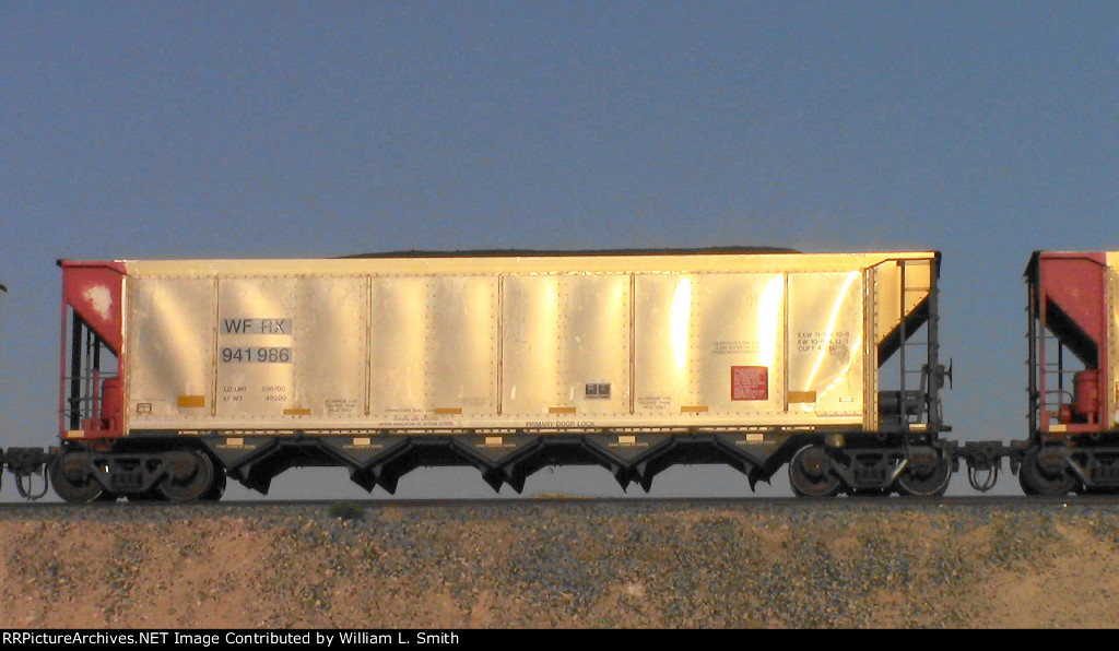 WB Unit Loaded Hooper Frt at Erie NV W-Pshr -43